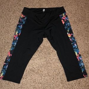 Size 18/20 Avenue capri leggings